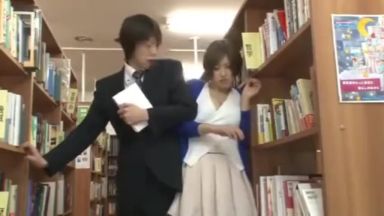 【水野朝陽】茶髪ショートカットヘアの巨乳三十路美熟女が図書館レイプされ声を押し殺しながら犯される悲劇のthumbnail