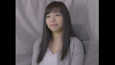 ♡27歳人妻中だし「奥さん、久しぶりのSEXを僕としませんか？…中出しで♡」エロい唇と愛液トロトロおマンコにチンポ咥えちゃうのthumbnail