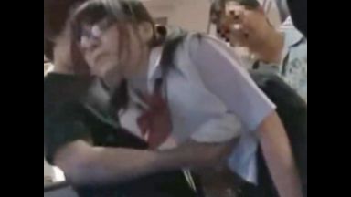 バスで集団痴漢された眼鏡JKはもてあそばれて犯されて散々ですのthumbnail