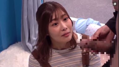 〚マジックミラー号〛　「え？すごっ」巨根に悩む男のデカさに驚愕　デカマラ好きの可愛い子持ちママの目は釘付けのthumbnail