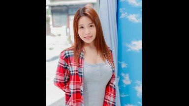 ☆人妻ナンパ☆　２５歳だというとってもキレイで旦那さん思いの絶対に浮気なんてしそうにない美人奥さまがとびきりスケベな淫乱メス犬に豹変！着衣のまま施術できるクイックマッサージの無料体験だと声を掛けられて乗車したマジックミラー号で性的欲望が覚醒した人妻が下品な絶頂ズラでイキ乱れる淫らな姿を見逃すな！のthumbnail