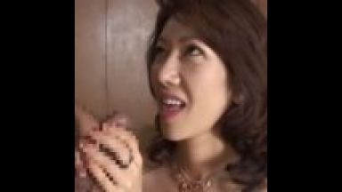 【婿を誘惑する母】こんなに糸引いちゃって！チンポの我慢汁を舐めて・・妖艶な義母と婿の顔射セックス！のthumbnail