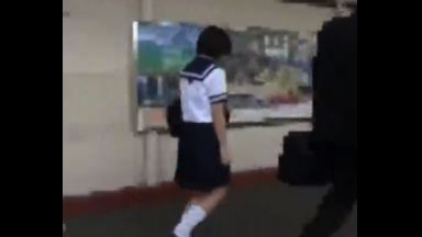 ♥痴漢レイプ☆お尻が精子まみれで逃げるように電車を降りる女子校生…パンツの中は愛液とザーメンでぐじゅぐじょのthumbnail