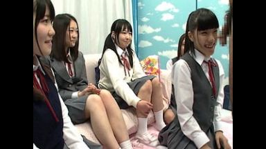 修学旅行中のJC5人がMM号でデカチン初体験【青井いちご 渡辺もも ミニ系 貧乳 ムチムチ 着衣 中学生】のthumbnail