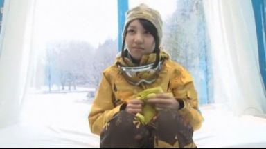 【マジックミラー号】彼氏ともしたことのないゴム無し生ハメにイキまくり半外半中でザーメンを膣奥に注がれるのthumbnail