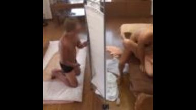 【夫婦・寝取られマッサージ】卑猥な施術で奥さんが寝取られる・・なぜか興奮してセンズリする変態旦那！のthumbnail