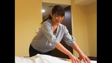 ♥53歳の人妻マッサージおばさんは欲求不満で勃起チンポ見せてお願いしたらSEXさせてくれちゃう♥のthumbnail