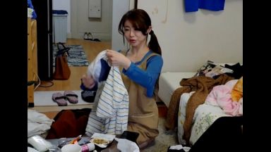 ５０歳だというが見た目も雰囲気も若々しい爆乳デカ尻の完熟人妻がとびきりスケベな淫乱メス犬に豹変！旦那様が仕事に精を出す平日の昼下がりおばさんレンタルの派遣先で出会った若い男の子にオンナとして求められてソノ気になった欲求不満の人妻が怒張した生チ●ポを口いっぱいに頬張る淫らな姿を見逃すな！のthumbnail