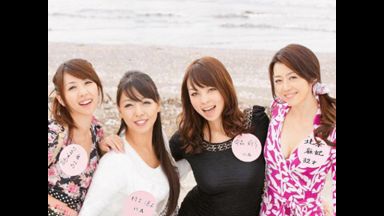 【熟女乱交】「久々に満足できるかも♡」ヤリマン変態美女たちが全力腰振り生ハメ!巨尻杭打ち騎乗位で連続濃厚アクメする!のthumbnail