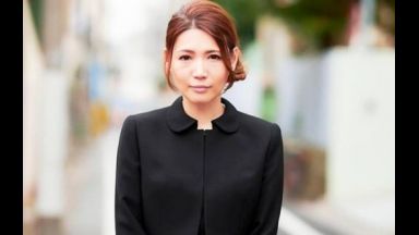 【マジックミラー号】「夫がいなくなってすごく寂しいです…」喪服姿の未亡人妻が興奮の衝動に抑えきれず男とセックスしてしまうのthumbnail