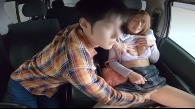 『見つかったらどうしよう…♡』人妻と秘密のカーセックス！電話中も手を止められない、夫にバレるスリルに溺れ最後は腹出しのthumbnail