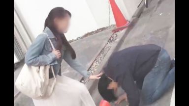 ♥ナンパは土下座の勝ち「お姉さん…SEXして下さい」中出しさせちゃう清純おマンコは潮も空っぽ…精子も空っぽまで搾り取っちゃうのthumbnail