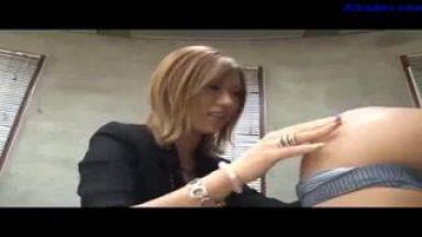 ハイヒールでお尻をけられバックからお尻を触られ後ろから手コキ手コキにフェラをして口内射精でゴックンしています。のthumbnail