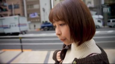 【宍戸里帆】＜女子大×淫乱＞有名大学の大人しそうな可愛いお姉さんがAVで淫乱ぶりを披露のthumbnail