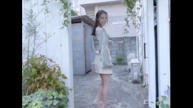 <美女>『え、嘘？!』よそ行きお洋服で撮影場所に着いたら･･･トンデモナイ衣装の男優に襲われたwのthumbnail