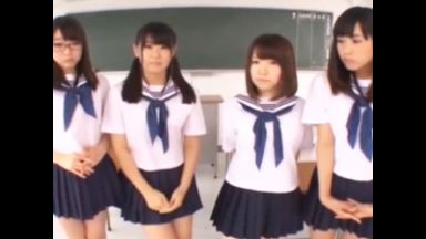 ［さとう愛理・愛須心亜・涼川絢音・逢沢るる］可愛いJK4人も相手にしてハーレムプレイのthumbnail