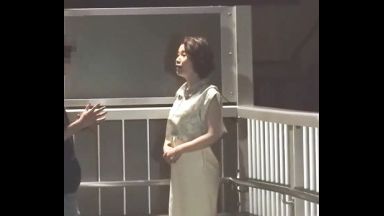 ♡「えっ32歳？…老け顔人妻の1年以上ご無沙汰まんこに中出ししちゃう…♡」欲求不満の奥様はザーメン溢れちゃうのthumbnail